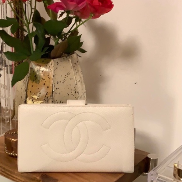 🌹 💯% CHANEL ~ SATCHEL🌹Wallet SOLD SEPARATELY - Picture 2 of 16
